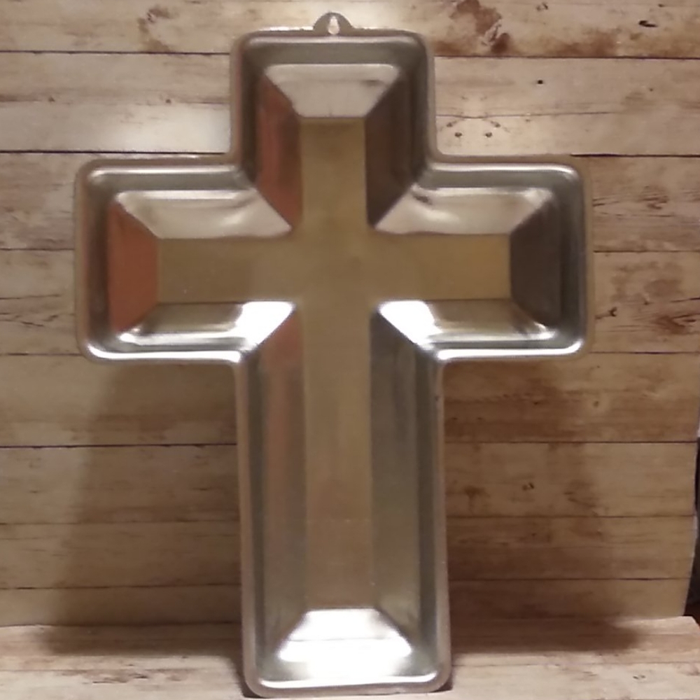 WILTON Cross cake pan.
